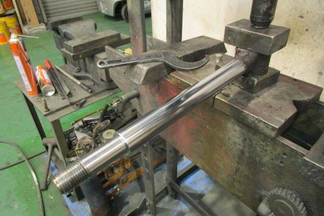 ダンプシリンダーロッド