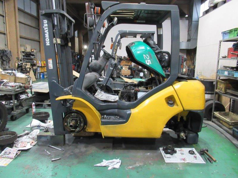 2.5tガソリンエンジン式フォークリフト 年次点検①の画像